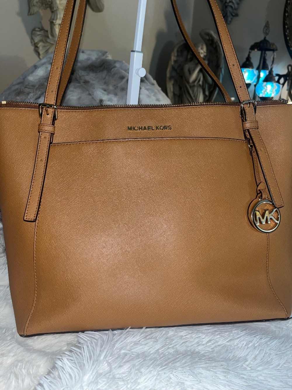 Michael Kors Voyager Large Tote - Picture 9 of 11